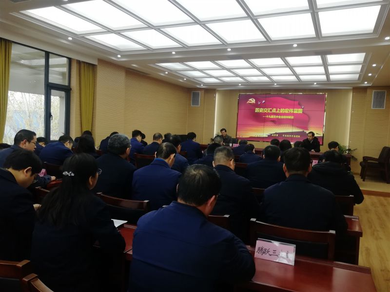 
				   
					黃河同力、騰躍同力舉辦黨委理論學(xué)習中心組(擴大)集體學(xué)習報告會(huì )
				 